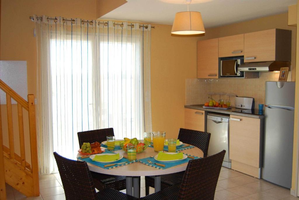 Lagrange Grand Bleu Vacances – Résidence Le Mas de Torreilles Habitación foto